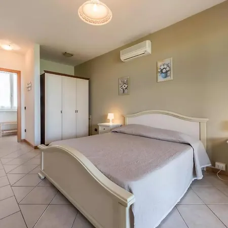 شقة فندقية Il Fiore Del Garda 3*