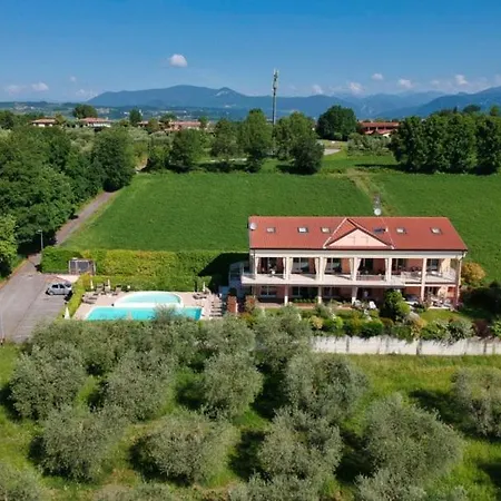 Hotel apartamentowy Il Fiore Del Garda Manerba del Garda